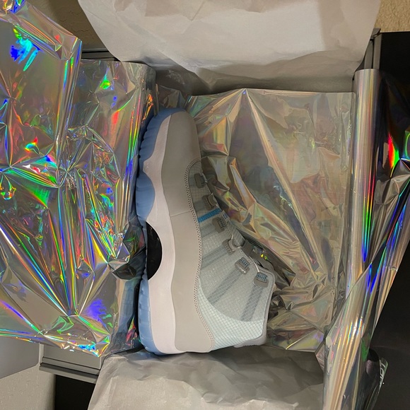 Jordan 11 Adapt - Picture 4 of 16